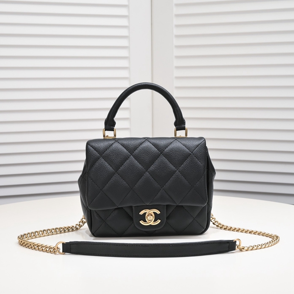 シャネルバッグ正面デザイン